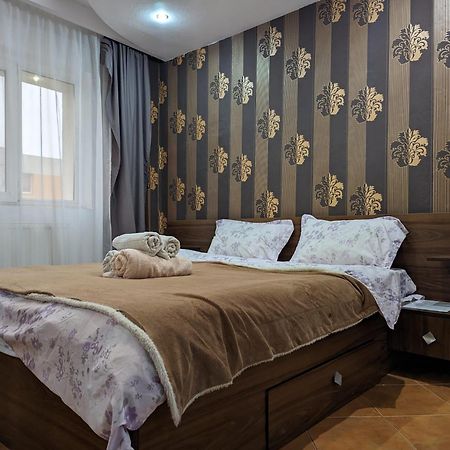 Modern Oasis With A Cozy Fireplace Your Stylish Apartment Minutes From Downtown 부쿠레슈티 외부 사진
