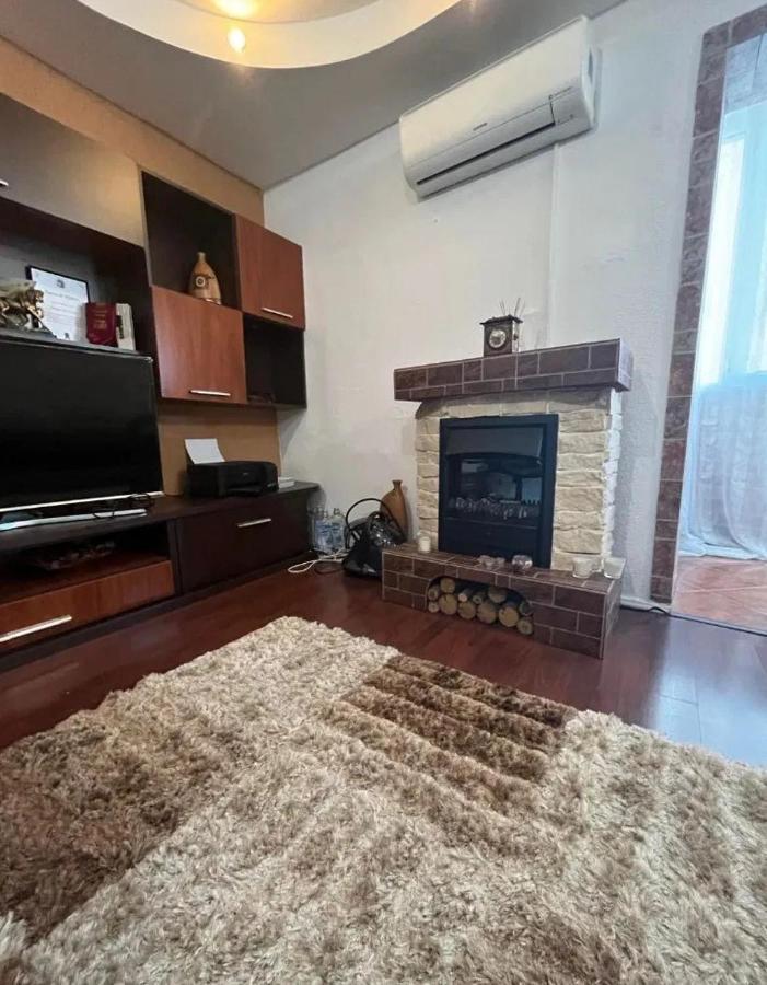 Modern Oasis With A Cozy Fireplace Your Stylish Apartment Minutes From Downtown 부쿠레슈티 외부 사진