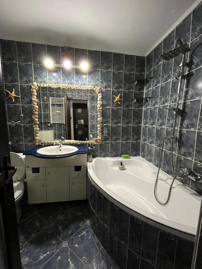 Modern Oasis With A Cozy Fireplace Your Stylish Apartment Minutes From Downtown 부쿠레슈티 외부 사진