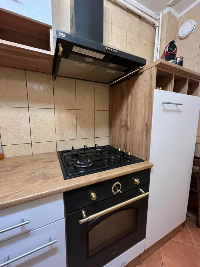 Modern Oasis With A Cozy Fireplace Your Stylish Apartment Minutes From Downtown 부쿠레슈티 외부 사진