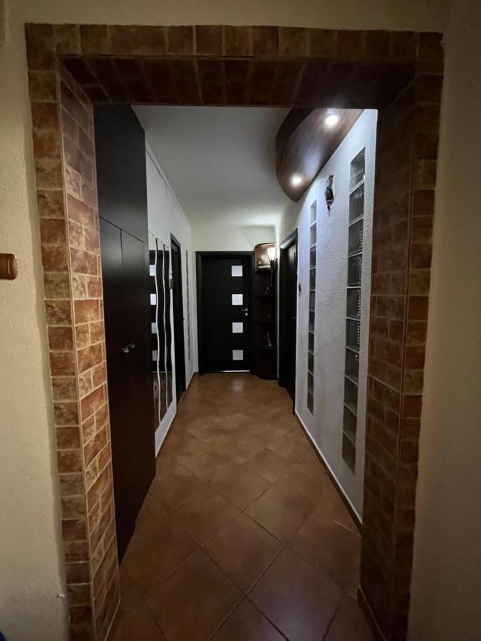Modern Oasis With A Cozy Fireplace Your Stylish Apartment Minutes From Downtown 부쿠레슈티 외부 사진