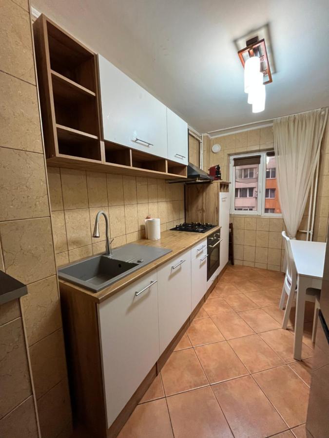 Modern Oasis With A Cozy Fireplace Your Stylish Apartment Minutes From Downtown 부쿠레슈티 외부 사진