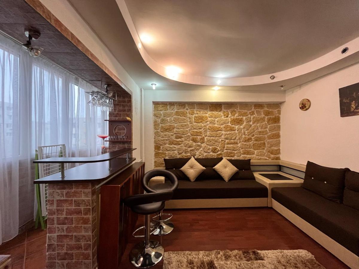 Modern Oasis With A Cozy Fireplace Your Stylish Apartment Minutes From Downtown 부쿠레슈티 외부 사진